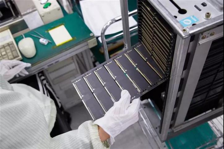 三星電子Q3凈利創3年新高，元件短缺或沖擊內存需求