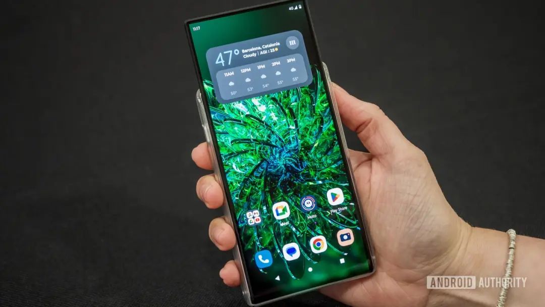 摩托羅拉發布卷軸屏手機Rizr：京東方供OLED屏