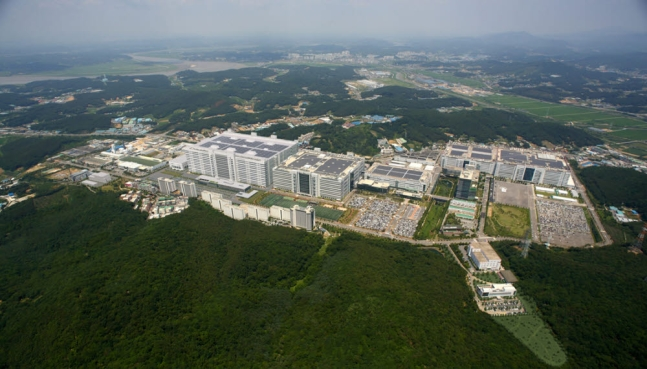 LGD何時及如何投資8代OLED產線：今年是馬其諾防線