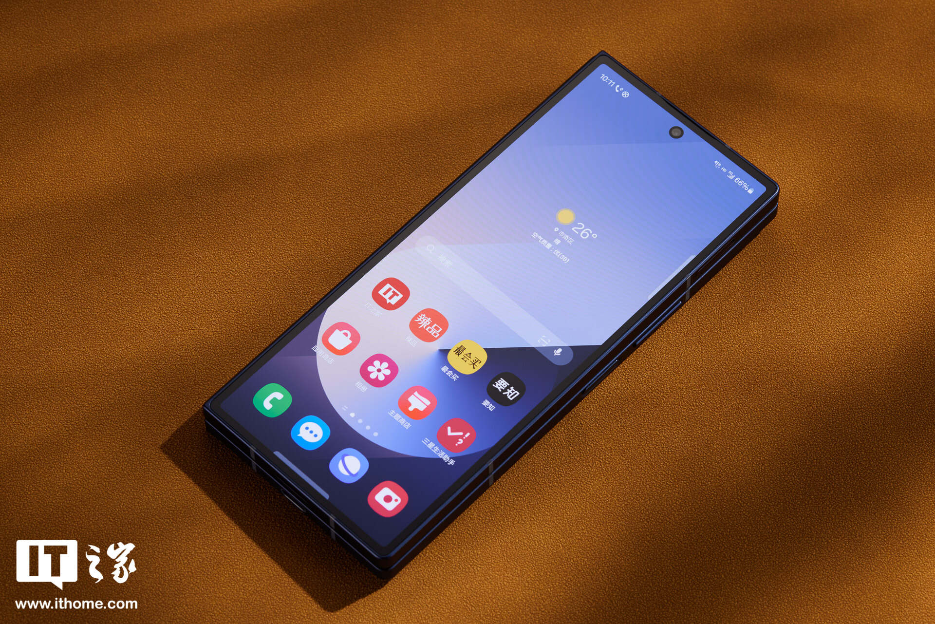 三星 W25 折疊手機曝料：500 萬屏下攝像頭、10 毫米厚度、8 英寸內(nèi)屏，9 月底發(fā)布