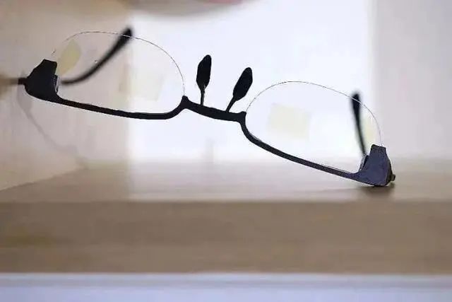 我國科學家實現AR眼鏡關鍵技術突破：新型碳化硅鏡片厚度僅0.55毫米