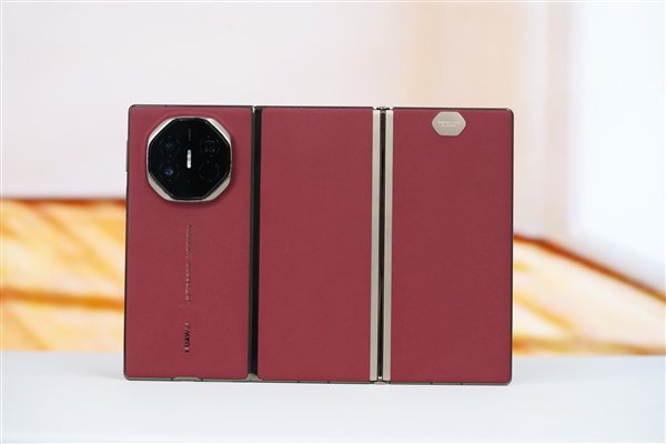 折疊屏手機漲不動了 出貨量首次下降 2025年將繼續下滑