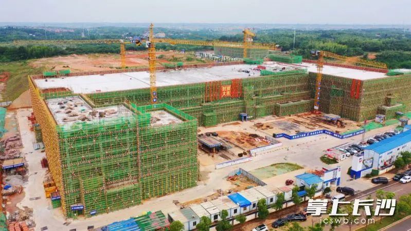 利亞德長沙LED產(chǎn)業(yè)園主體封頂