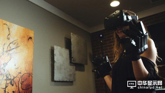 帶上VR手套 在游戲世界感受到真實的觸感和動作