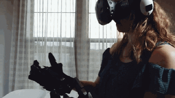 帶上VR手套 在游戲世界感受到真實的觸感和動作