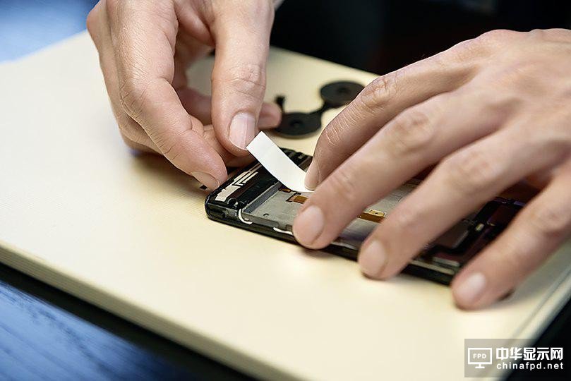 tesa 770xx 電池固定膠帶:承受高10倍的沖擊力 tesa 770xx 電池固定膠帶:承受高10倍的沖擊力