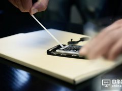 手機電池老化？更換電池一分鐘就搞定